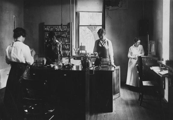 Women in a Chemistry laboratory