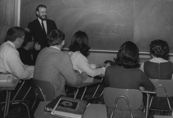 Professor Lee Pennington explains a diagram to his students