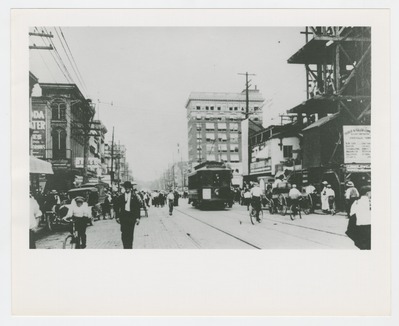 Street scene during streetcar strike of 1913
