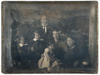 Peter Family Portrait: Dr. Robert Peter, his wife Frances Paca Dallam Peter, and their children William Peter, Benjamin Peter, Frances Dallam Peter and Letitia 