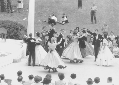 Performance by John Jacob Niles at Outdoor Folk Festival; Cincinnati, Ohio; Grauman Marks