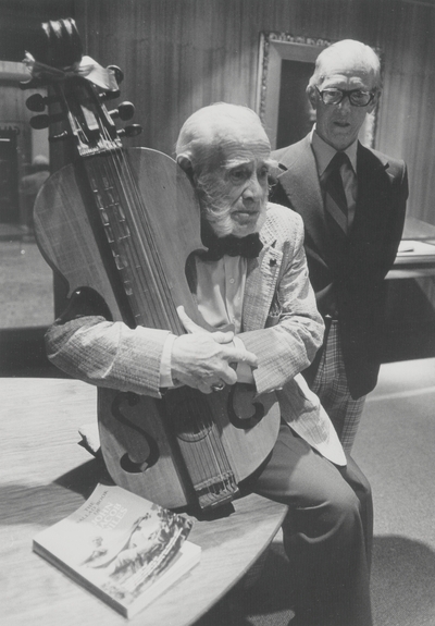 John Jacob Niles with dulcimer and unidentified man after concert in King Library North; University of Kentucky; Lexington, KY