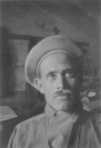 John Jacob Niles wearing alpine hat