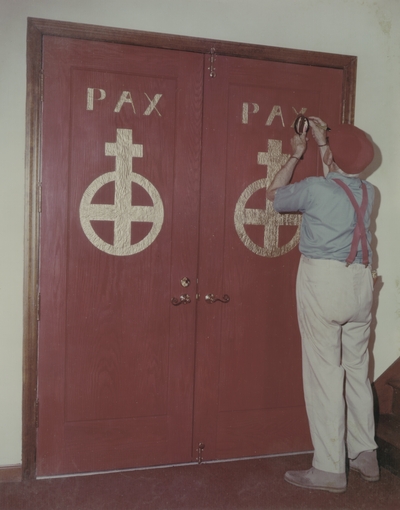 John Jacob Niles puts the finishing touches on carving of doors for St. Hubert's Church