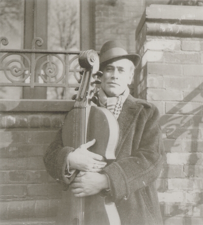 John Jacob Niles holding dulcimer; Albany, New York