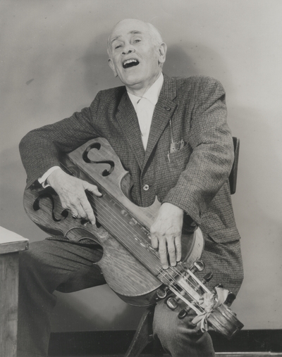 John Jacob Niles with dulcimer; promotional photo; St. Louis Post-Dispatch