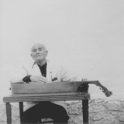 John Jacob Niles posed with dulcimer; Boot Hill Farm; Eugene Meatyard