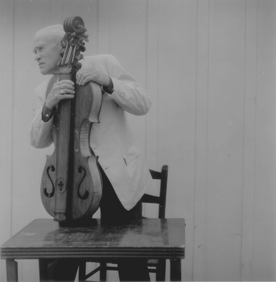 John Jacob Niles posed with dulcimer; Boot Hill Farm; Eugene Meatyard