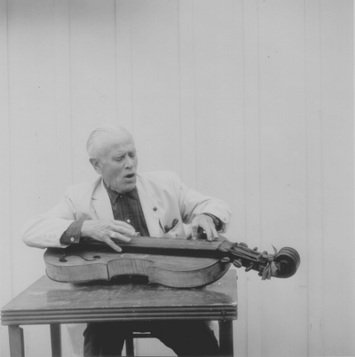 John Jacob Niles posed with dulcimer; Boot Hill Farm; Eugene Meatyard