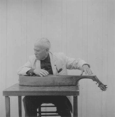 John Jacob Niles posed with dulcimer; Boot Hill Farm; Eugene Meatyard