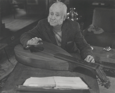 John Jacob Niles playing dulcimer; Boot Hill Farm; Stephen Myles