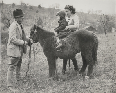 John Jacob Niles, Rena and Tom Niles; Boot Hill Farm; 