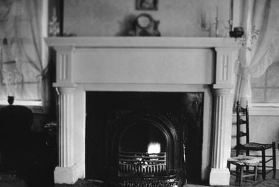 William Y. Davis House - Note on slide: Mantel