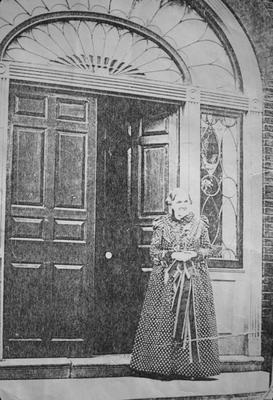 John Wesley Hunt House (Hunt - Morgan House) - Note on slide: Mrs. Morgan in doorway