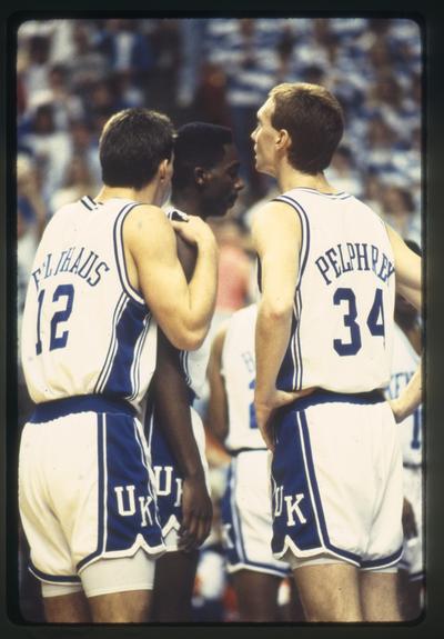 Deron Feldhaus and John Pelphrey in huddle, UK vs. Auburn