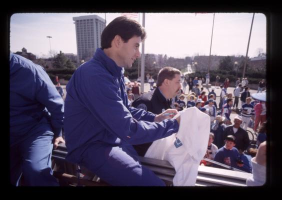 Rick Pitino signing autograph in UK Parade