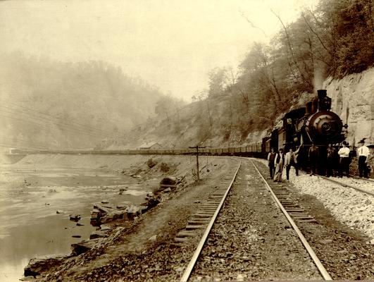 First full train of coal from a Hazard mine; April, 1915. 33 [thirty-three] cars block coal from Kentucky Jewel Coal Co. for Milwaukee Western Fuel Co