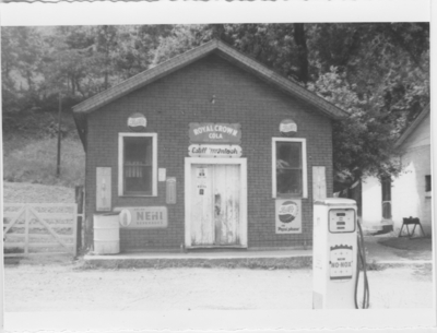 Series SF-95-SF7: Clay Co. [Arnett?], Estill McIntosh gas station