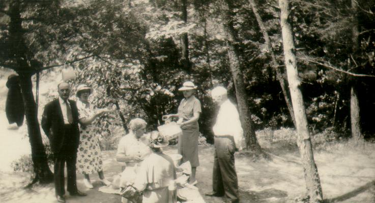 Cumberland Falls; Mary Shelby Wilson, Mrs. E.L. McDonald, E.L. McDonald, two unidentified women, and one unidentified man