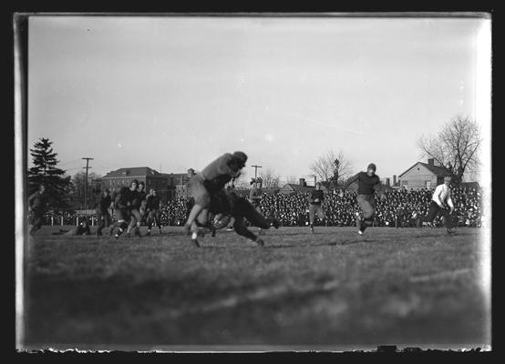 Football action, Thanksgiving game