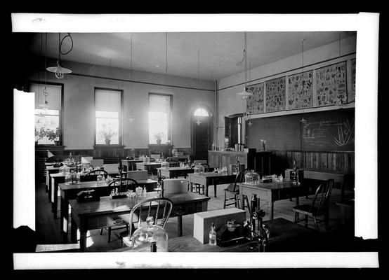 Notation Botanical Laboratory, April 20, 1898, gas lights in laboratory