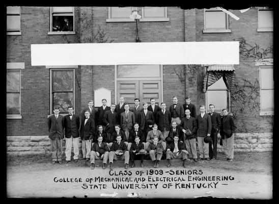 Mechanical Engineering senior class 1909, hats off