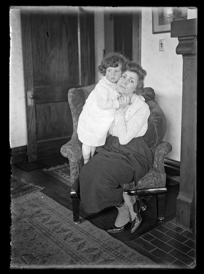 Speyer, woman and girl in chair