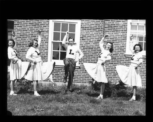 Lafayette cheerleaders, cheering