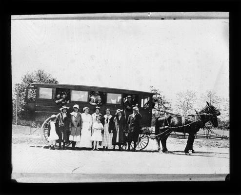 Students and horse-drawn bus that operated in Chilesburg district