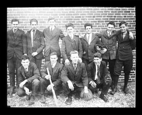 Baseball players, including Sammy Cole, outstanding athlete and later county attorney