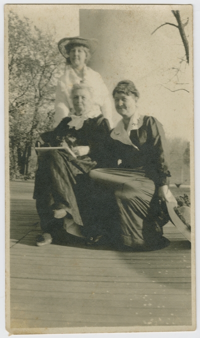 Mrs. Ben Hardin Helm (Emilie Todd) and her daughters Elodie and Kate, on the porch at Helm Place (verso)