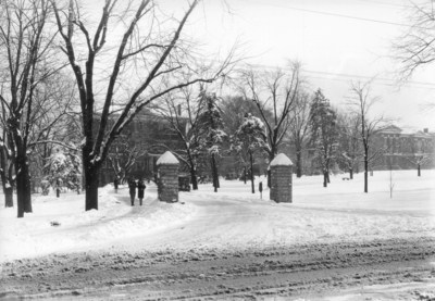 Entrance to the University from South Limestone, winter scene