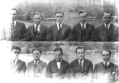 Class of 1922 (broken into groups of 5-10)