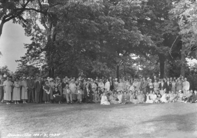 Alumni tea, large group photograph