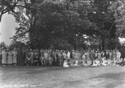 Alumni tea, large group photograph