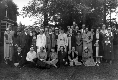 Group at Maxwell Place, includes Lillian Holmes and Mary Bess Cotton