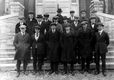 Group photograph, Shaler Geological Society, includes Lawrence Burnham, left front - 1924  Shaler Geological Society, Kentuckian 1922, p.281, in front of Miller Hall