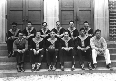 Unidentified basketball team (University High school?)