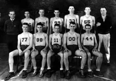 Basketball team (University High?)