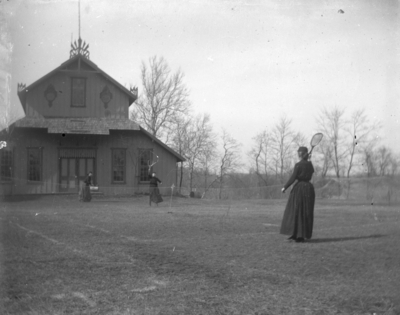 women playing tennis