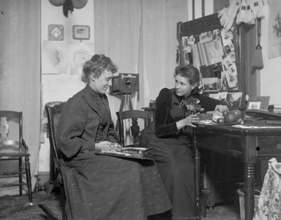 2 women sitting at a desk