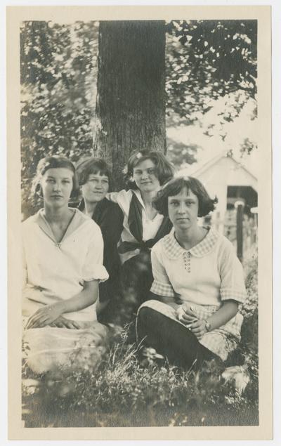 Bonnie Dale Welch, Louise Peal, Clara Steinbeck, Oak Grove near La Center, Kentucky