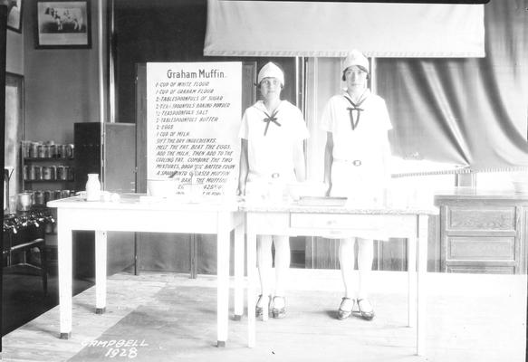 Students demonstration, graham muffins, Campbell County, 1928