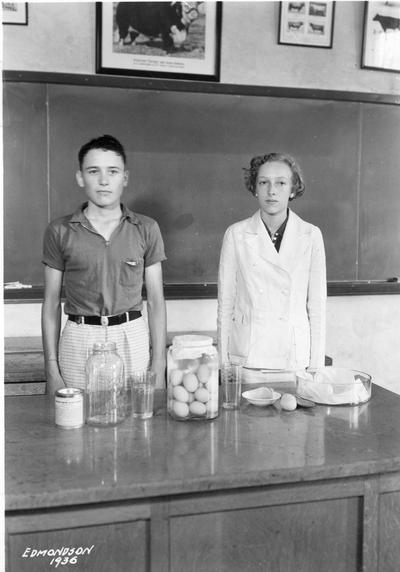 Students with cooking materials, Edmonson County, 1936