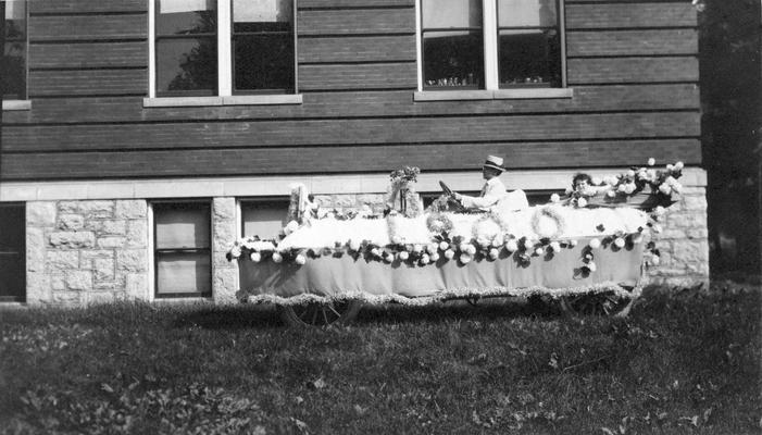 May Day Parade cart, 1900, Photographer, Leon Frankel