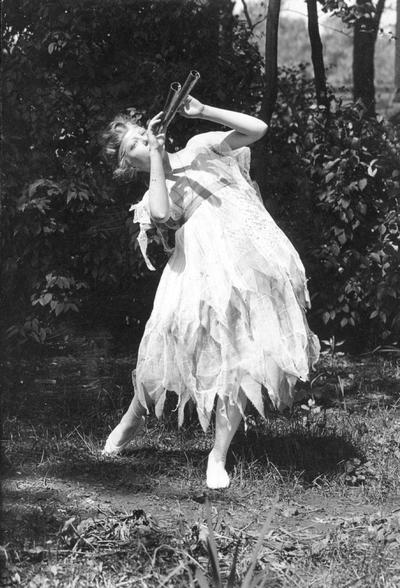 May 29, 1919, Woman actor in costume