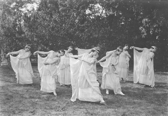 May 29, 1919, Women actors in costume