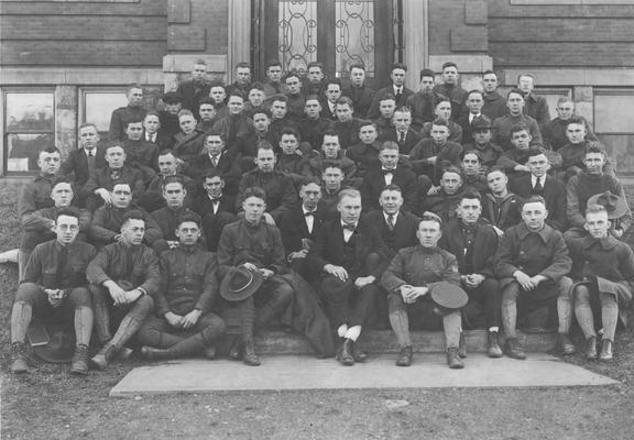 Charles Schwab Engineer Society with freshmen, 1919