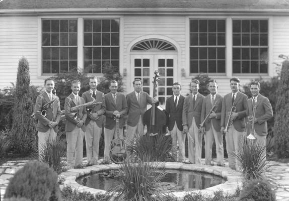 Blue and White orchestra, Guignol garden, 1931