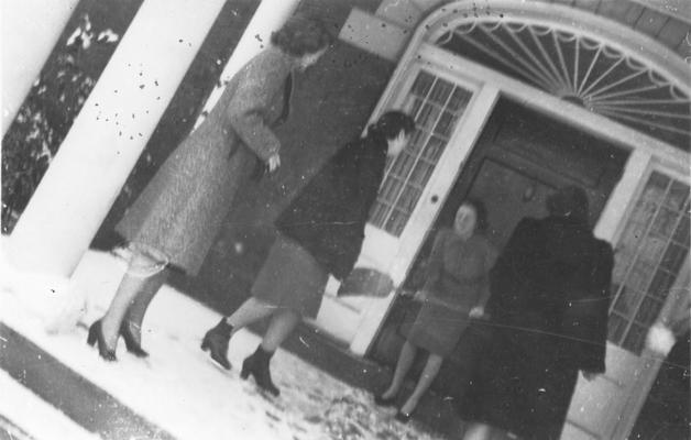 Alpha Gamma House, East Maxwell, students in snow